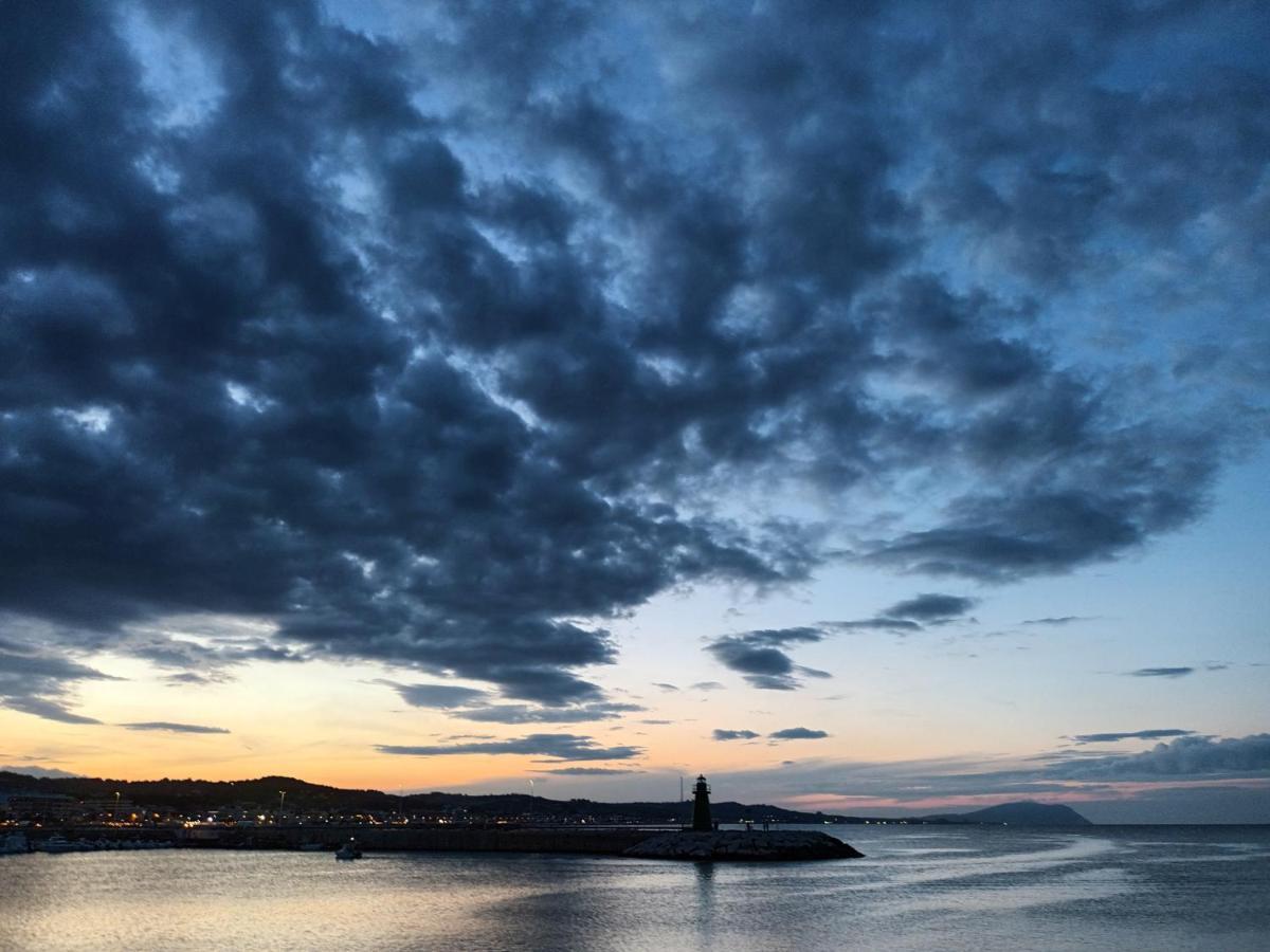 Bouganville A Apartament B&B Civitanova Marche Luaran gambar
